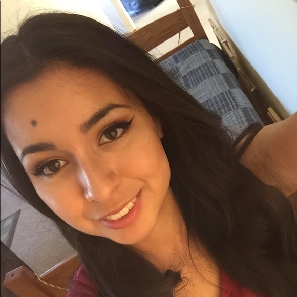 Meet your Posher, Gabby - Picture 1 of 1